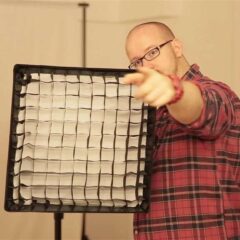 HEIMSTUDIO EIN-BLITZ-PORTRAIT MIT AUFHELLER // SAMPLE 37 videotraining heimstudio 08 trick waben