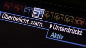 ueberbelichtung kamera unterbelichtung warnung blinken display bild histogram angeschnitten ausgefressen abgesoffen tiefen lichter schwarz weiss 01