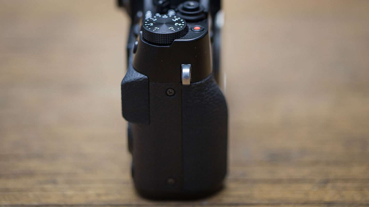 Fujifilm X-T10 Testbericht - Kleiner Alleskönner im Retro-Look 7 fuji-xt-10-griff01