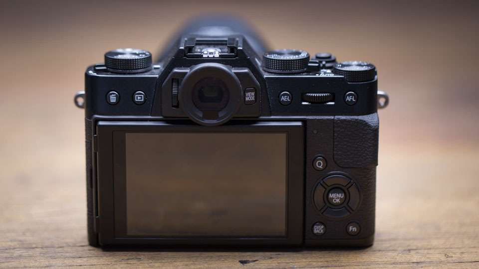 Fujifilm X-T10 Testbericht - Kleiner Alleskönner im Retro-Look 6 fuji-xt-10-rueckseite