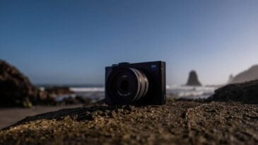 zeiss zx1 oberkochen p1011188